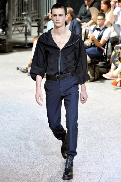 Look 3